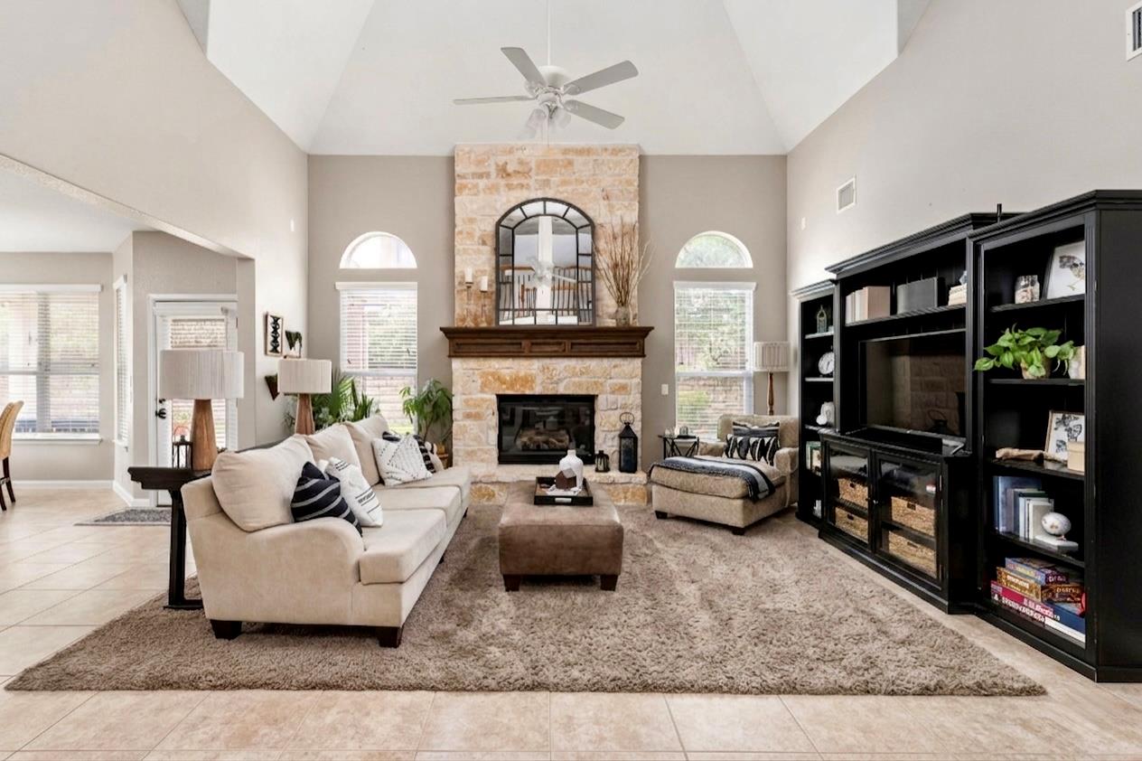 115 Desert Willow WAY