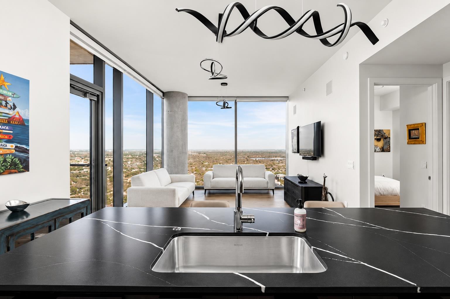 44 East Ave # 2907