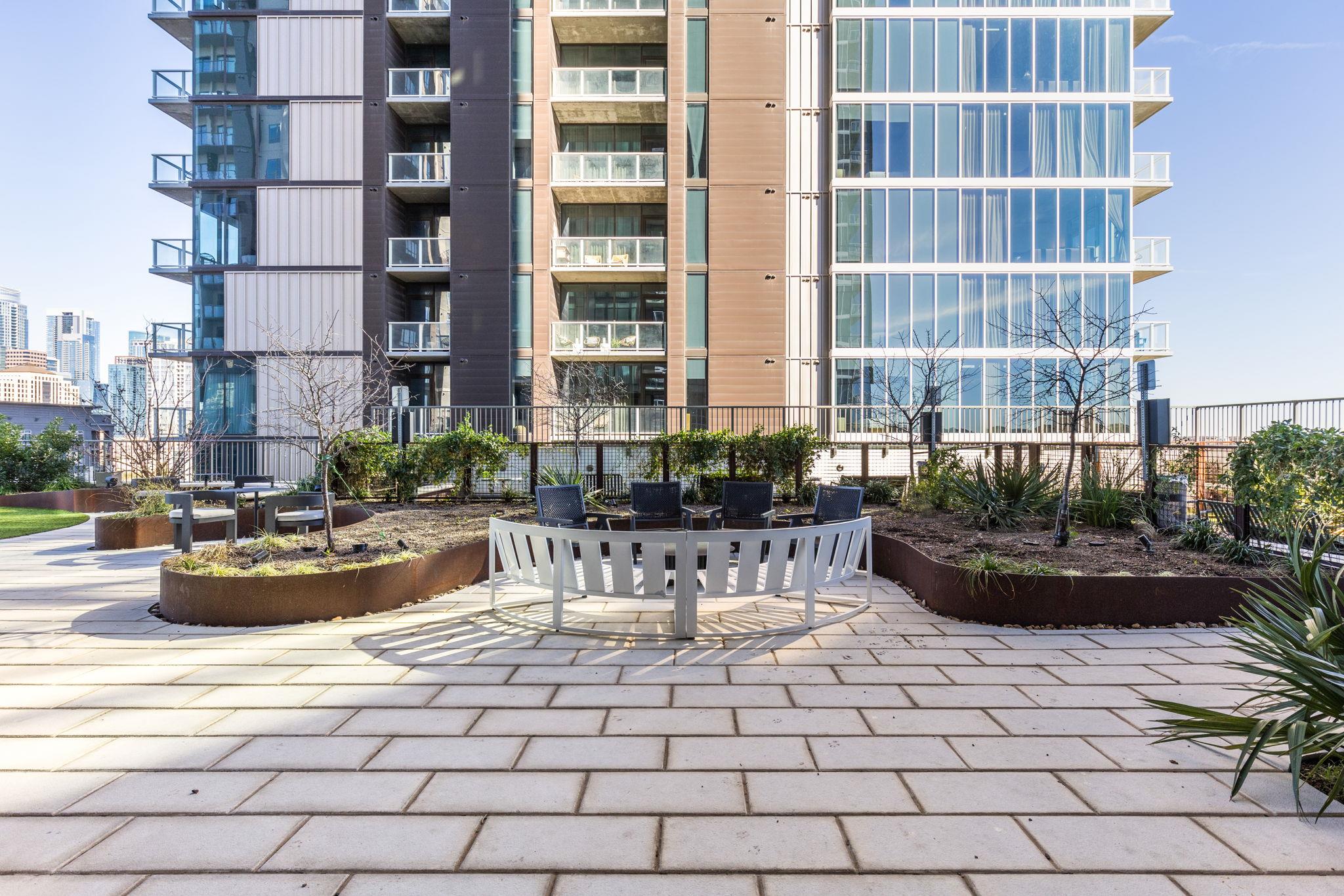 44 East Ave # 2907