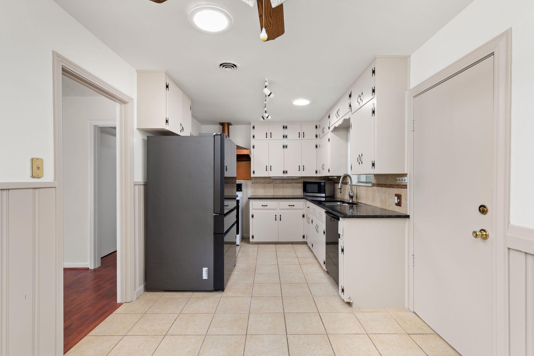 1105 Alegria RD