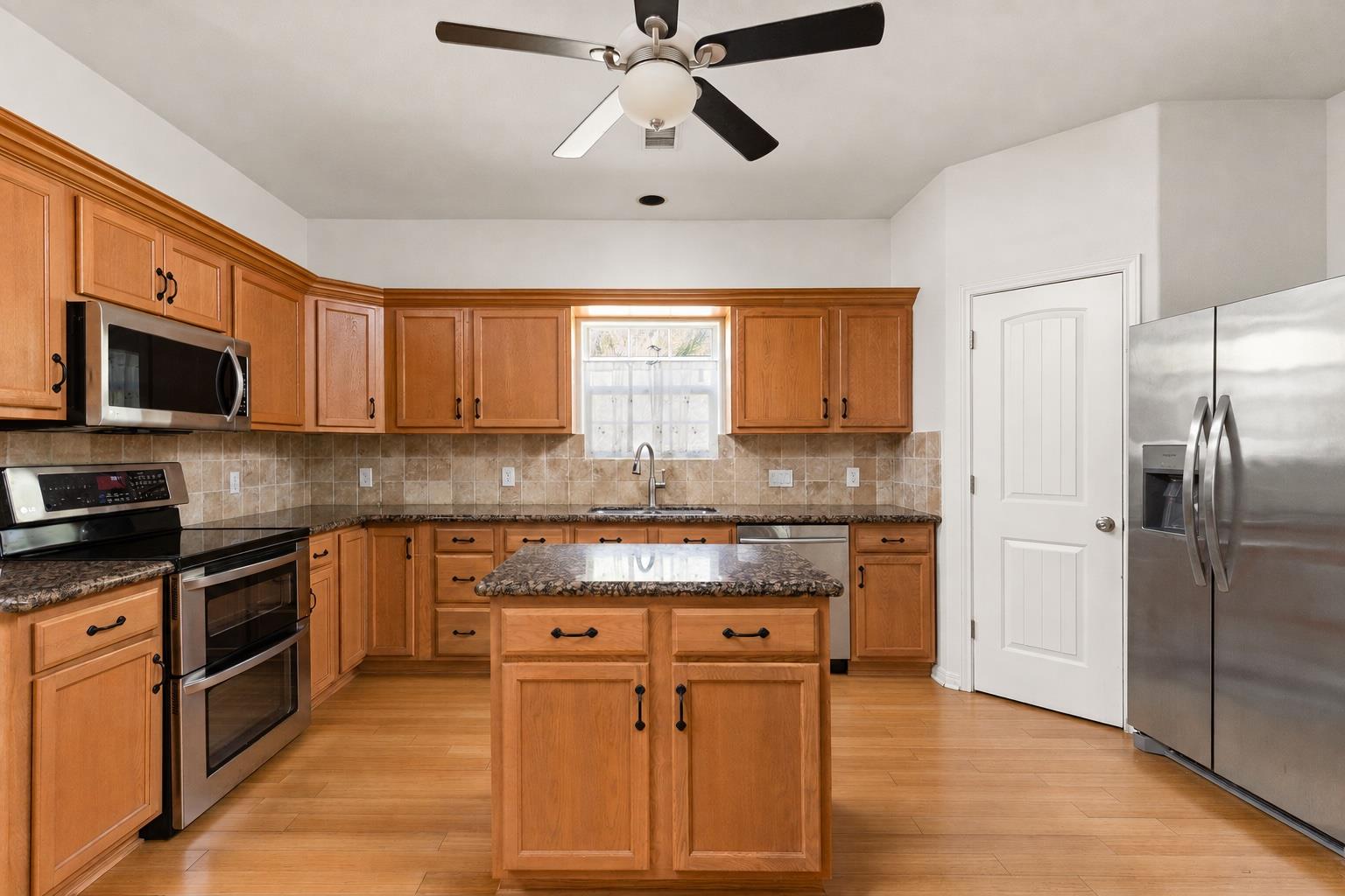 204 Deer Creek CIR