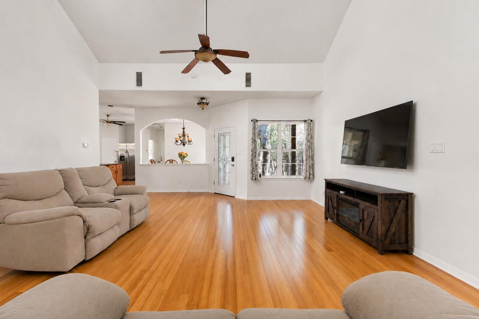 204 Deer Creek CIR