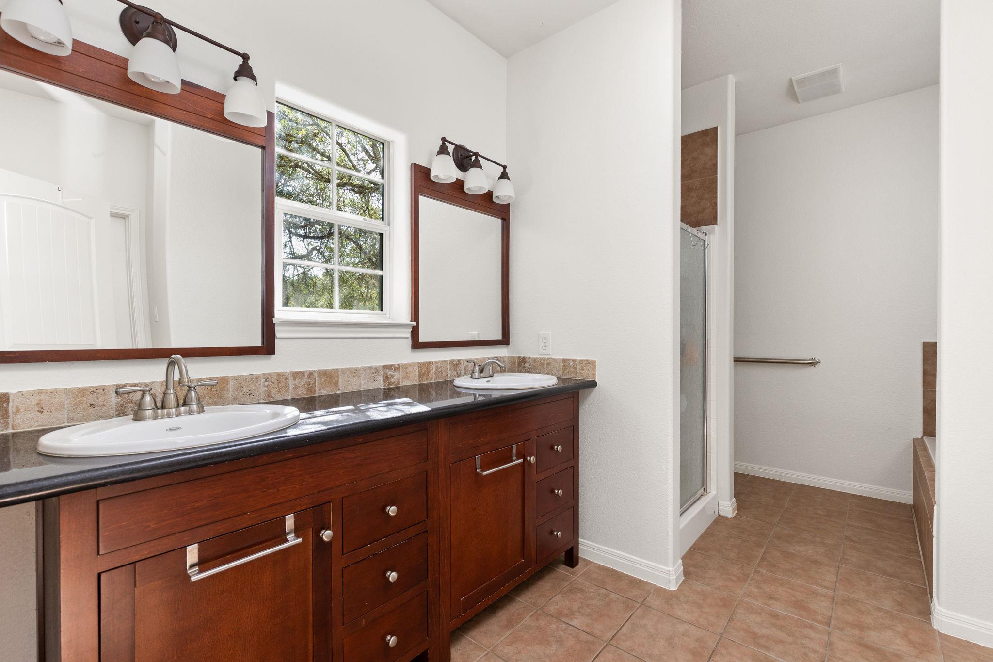 204 Deer Creek CIR