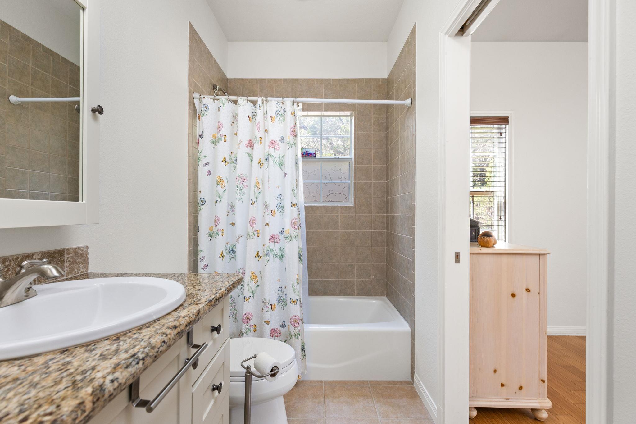 204 Deer Creek CIR