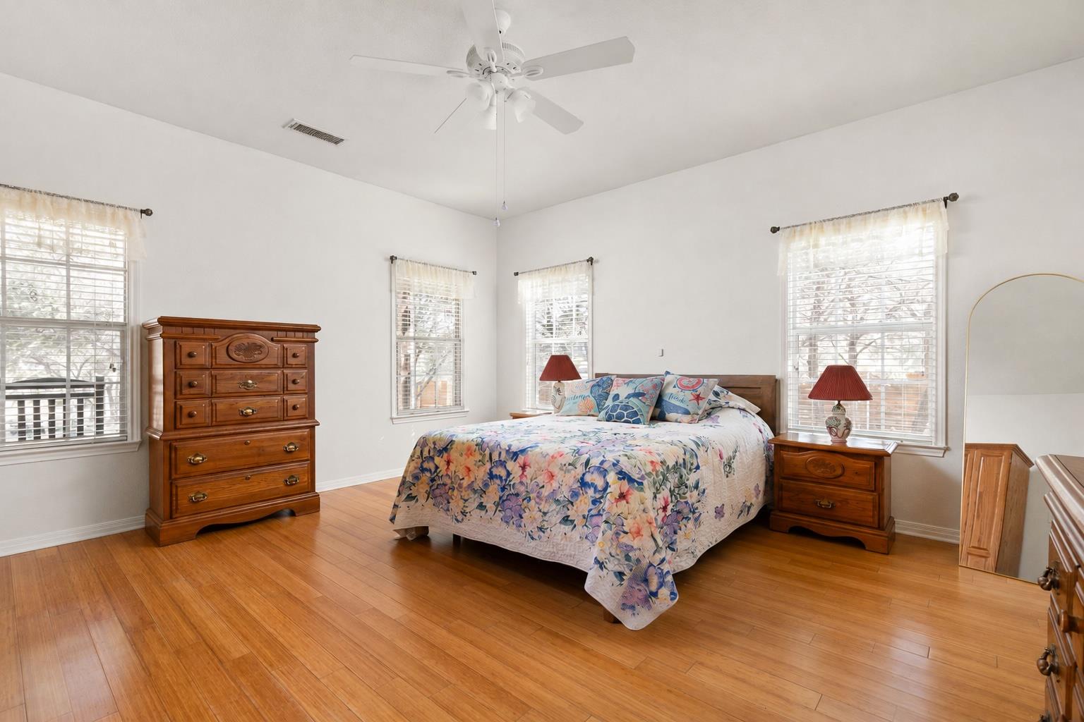 204 Deer Creek CIR