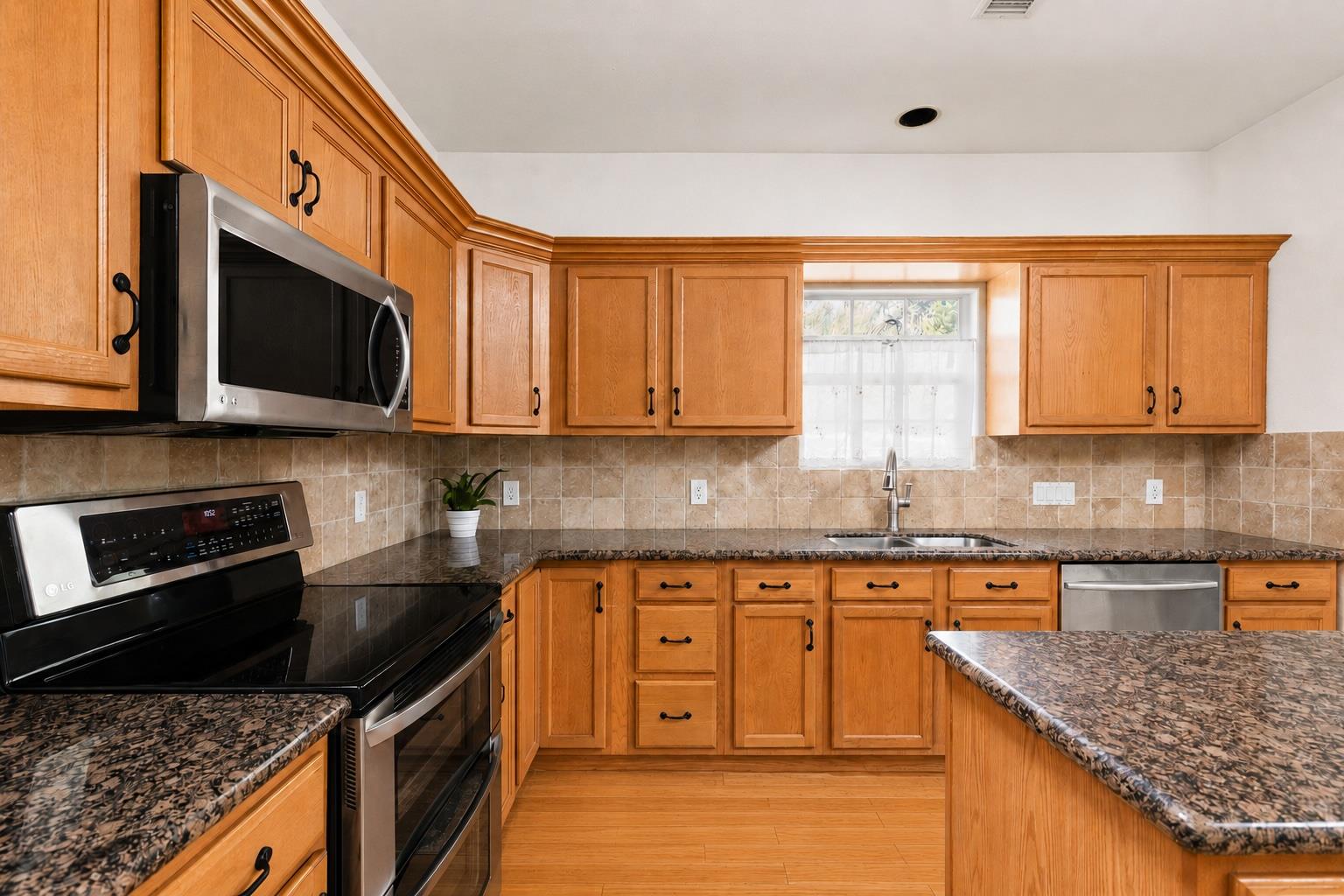 204 Deer Creek CIR