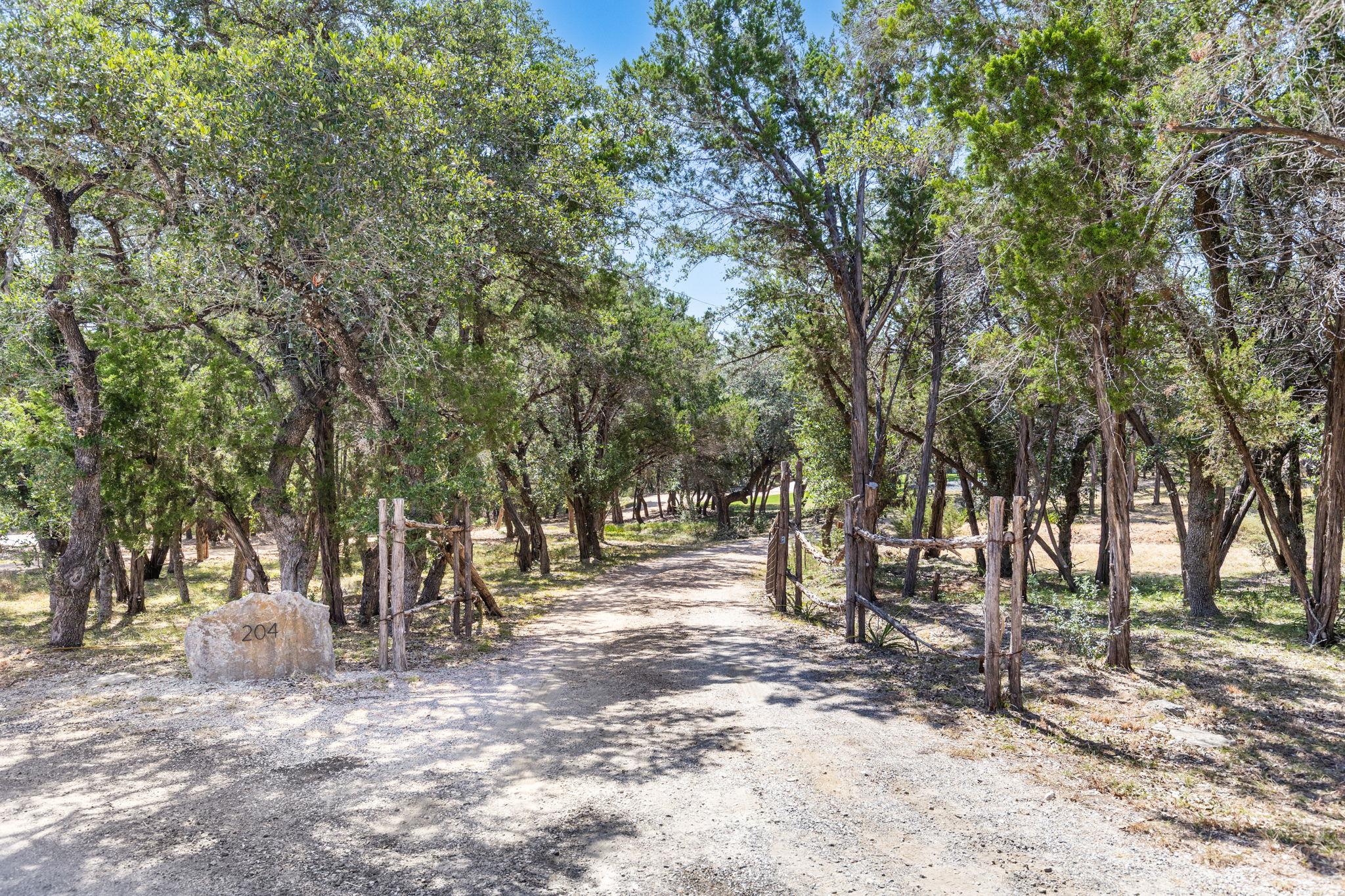 204 Deer Creek CIR