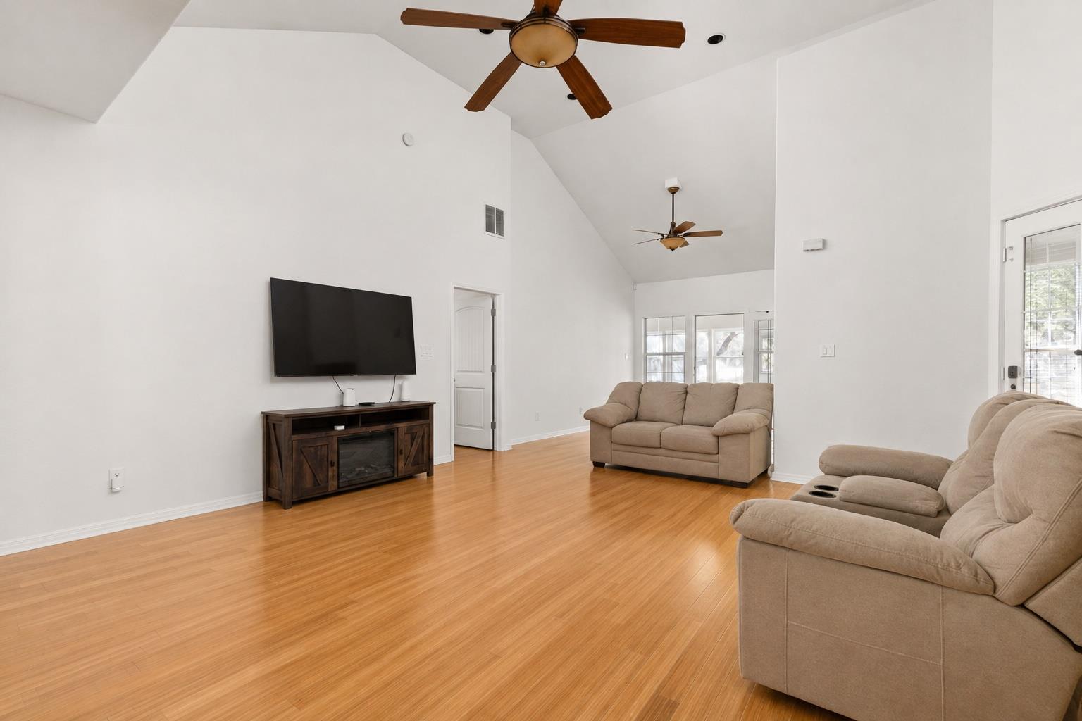 204 Deer Creek CIR