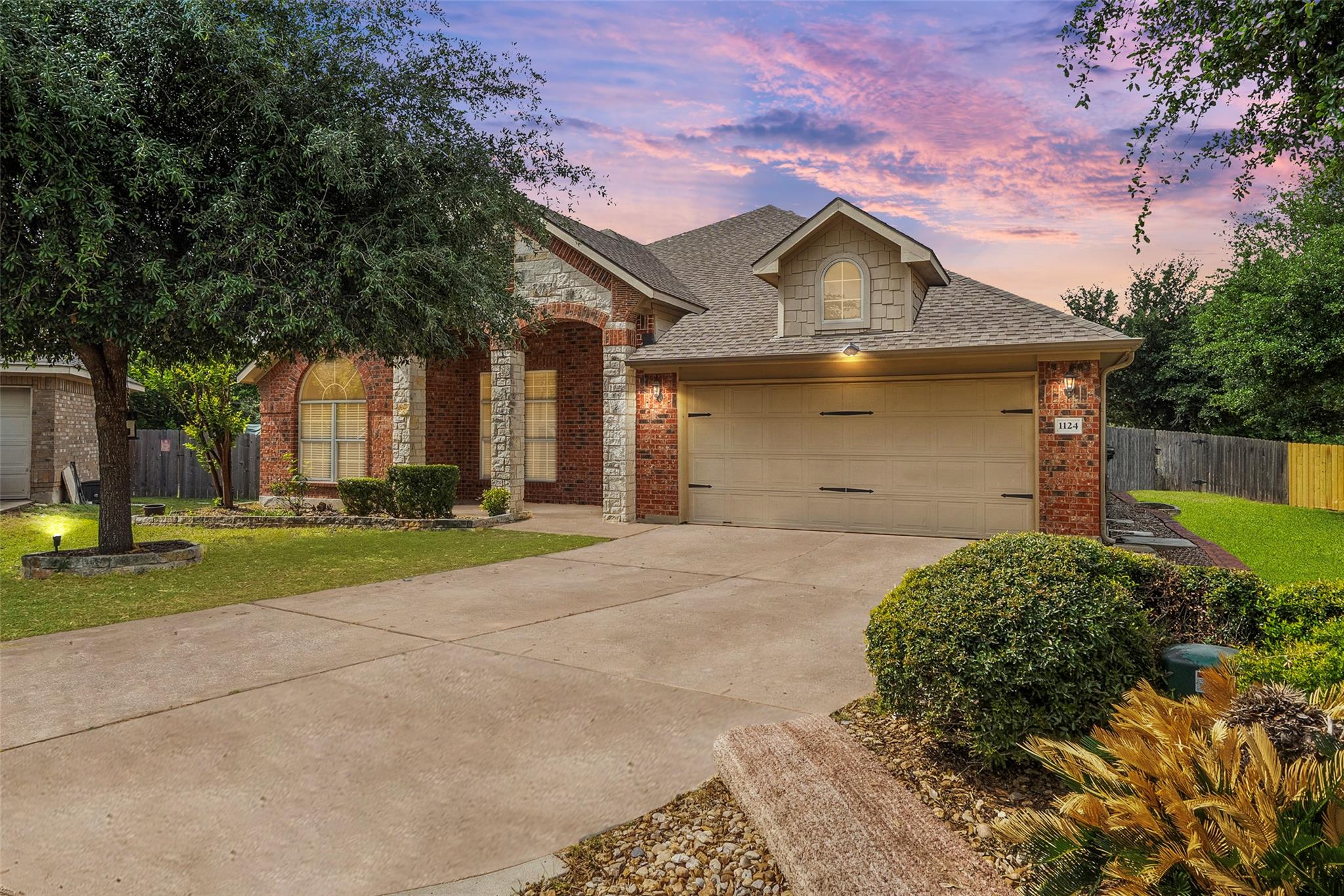 1124 Dyer Creek PL