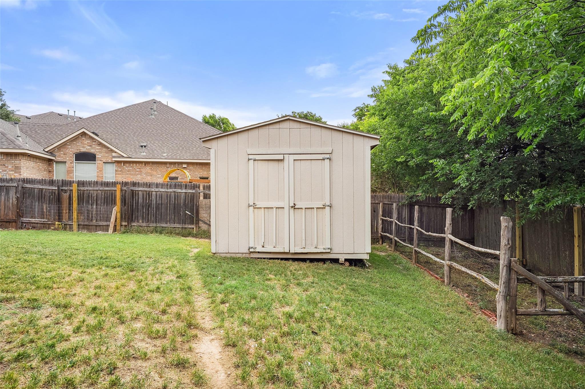 1124 Dyer Creek PL