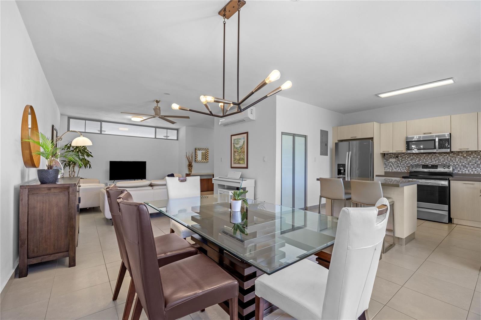 11 MONT REAL ST. #14