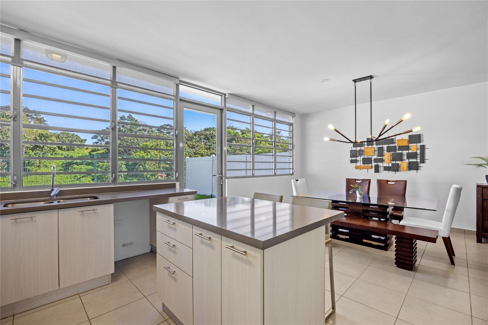 11 MONT REAL ST. #14