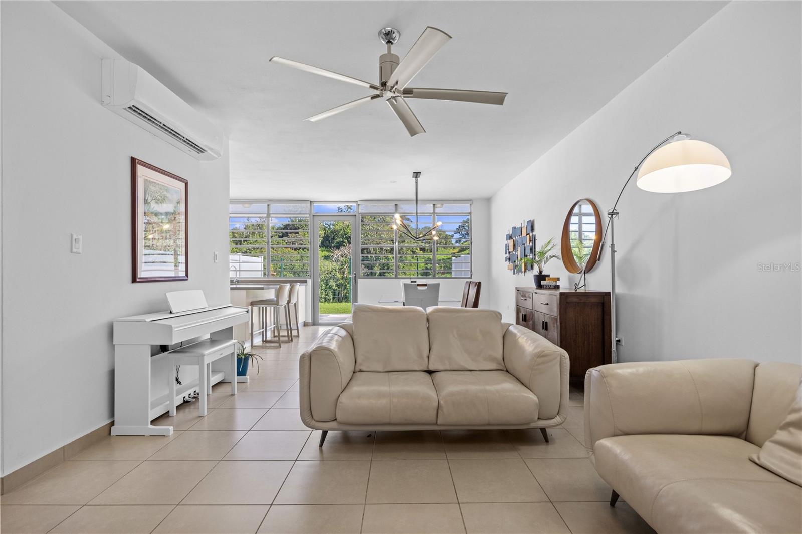 11 MONT REAL ST. #14