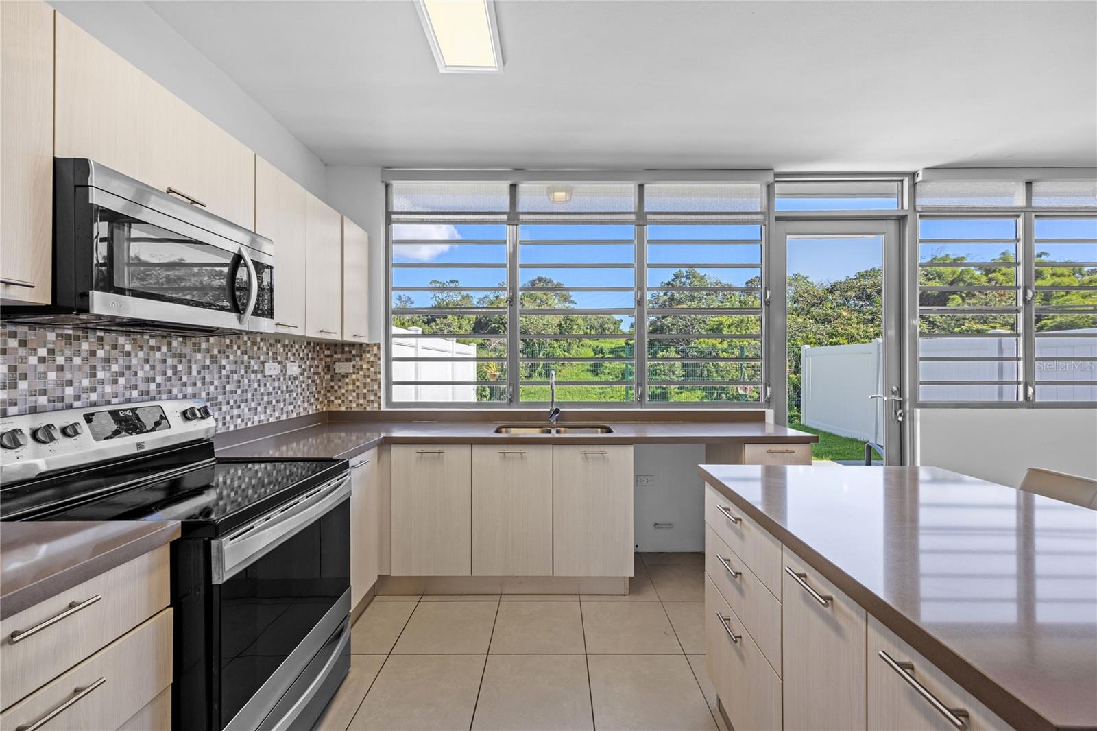 11 MONT REAL ST. #14