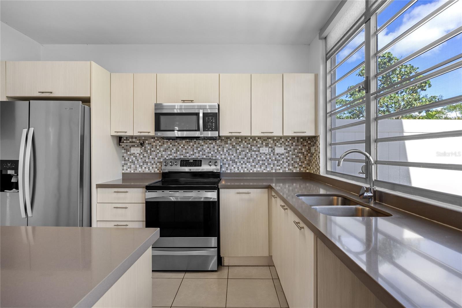 11 MONT REAL ST. #14