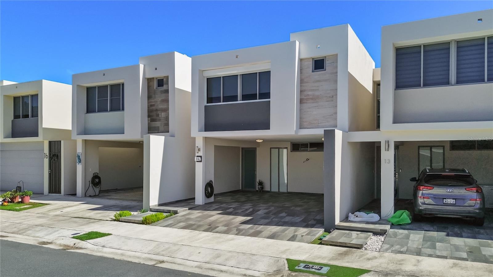 11 MONT REAL ST. #14