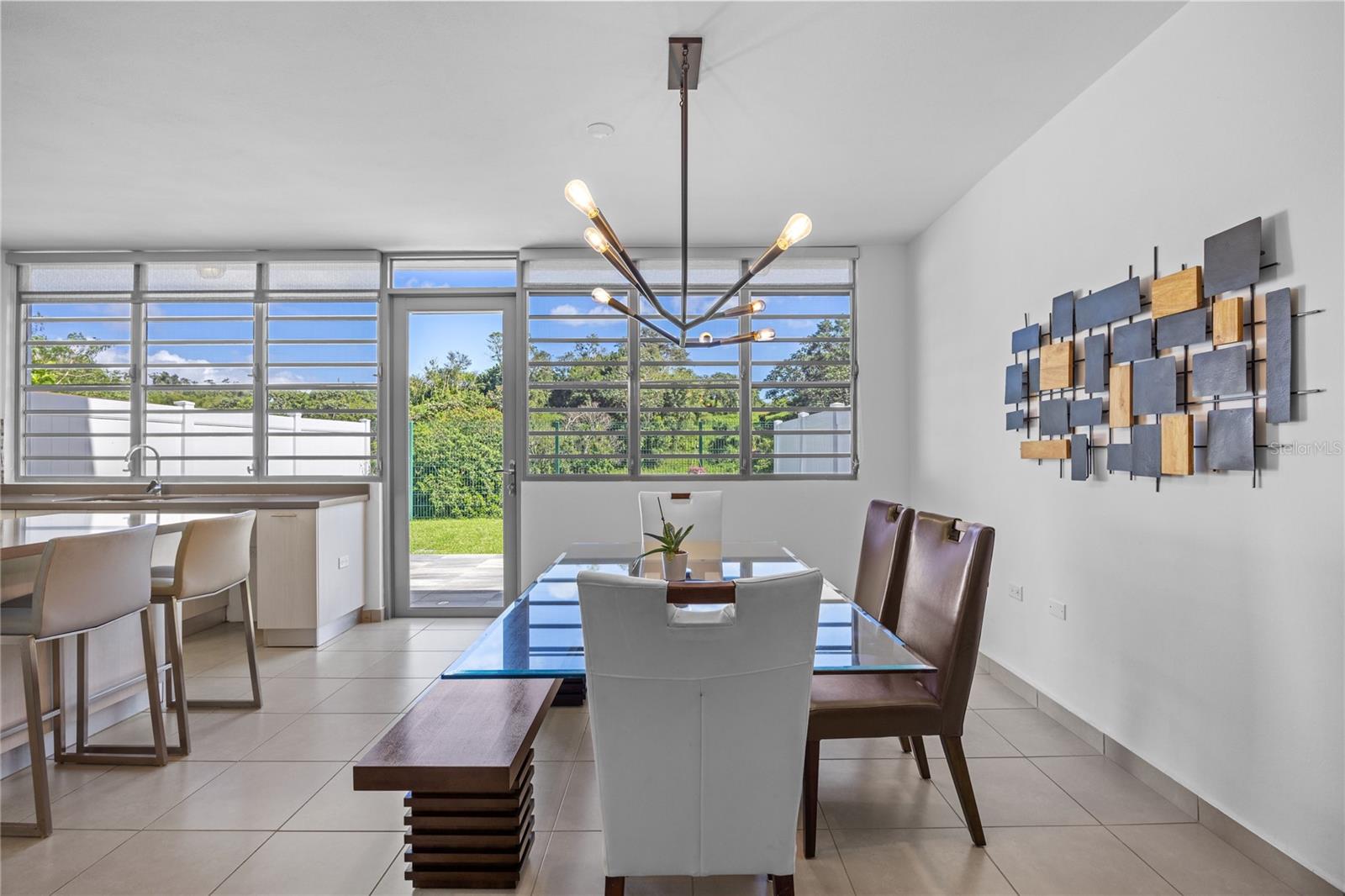 11 MONT REAL ST. #14