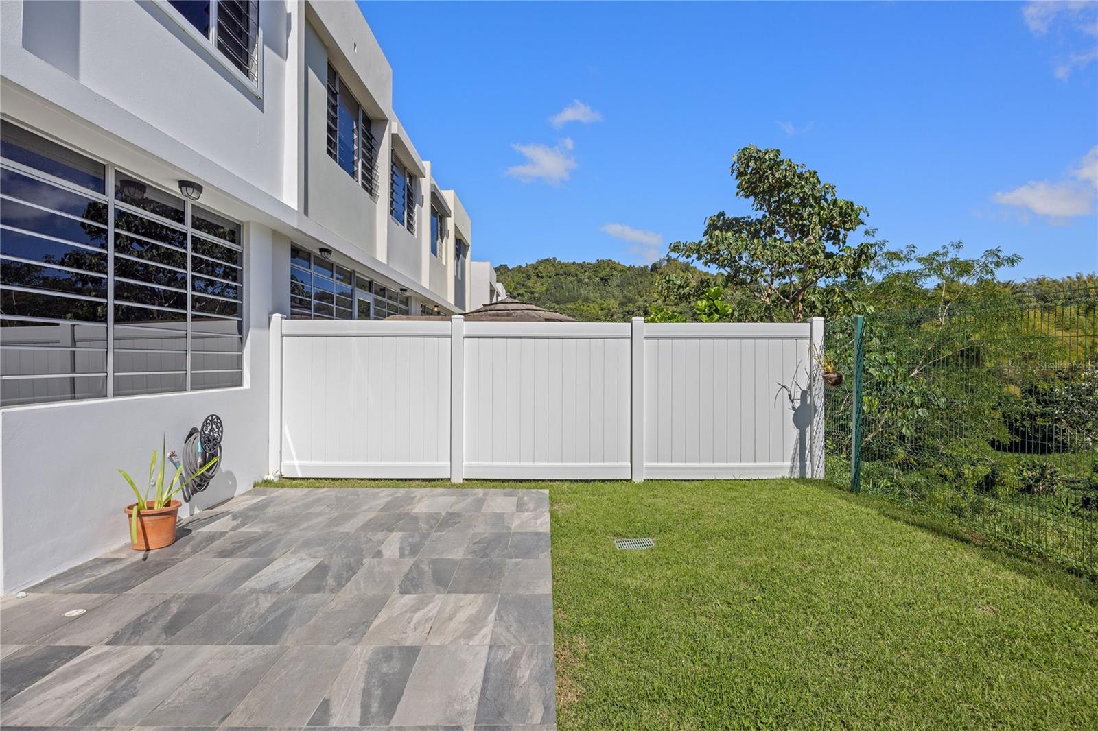 11 MONT REAL ST. #14