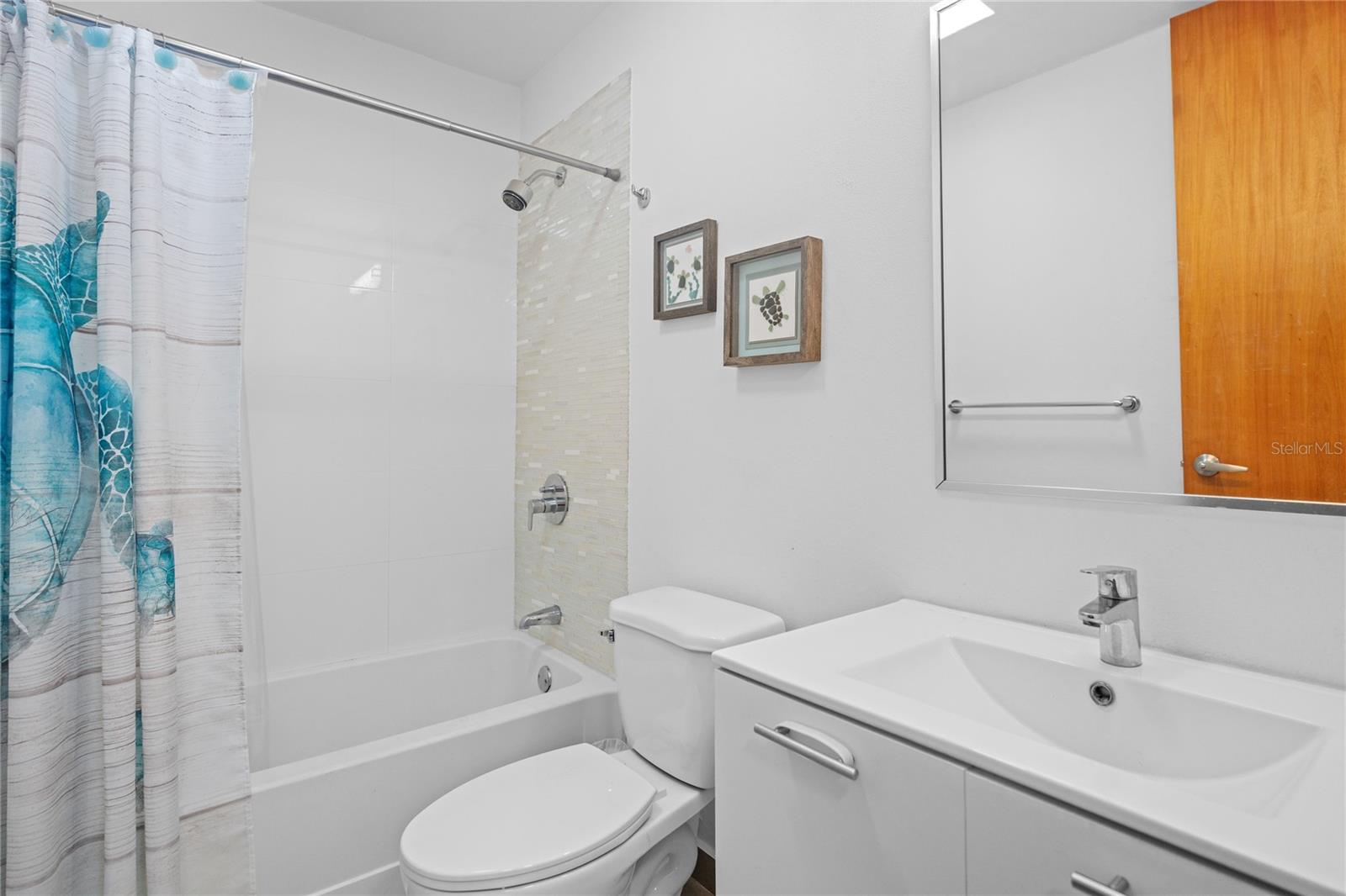 11 MONT REAL ST. #14