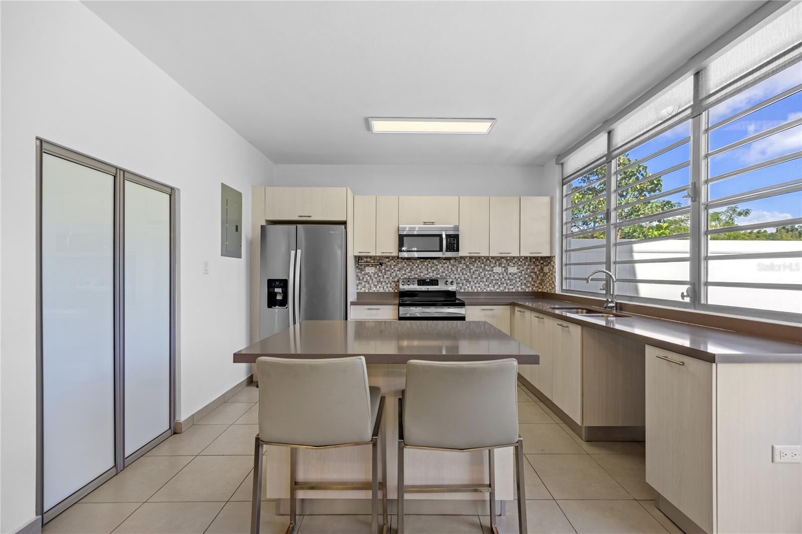 11 MONT REAL ST. #14