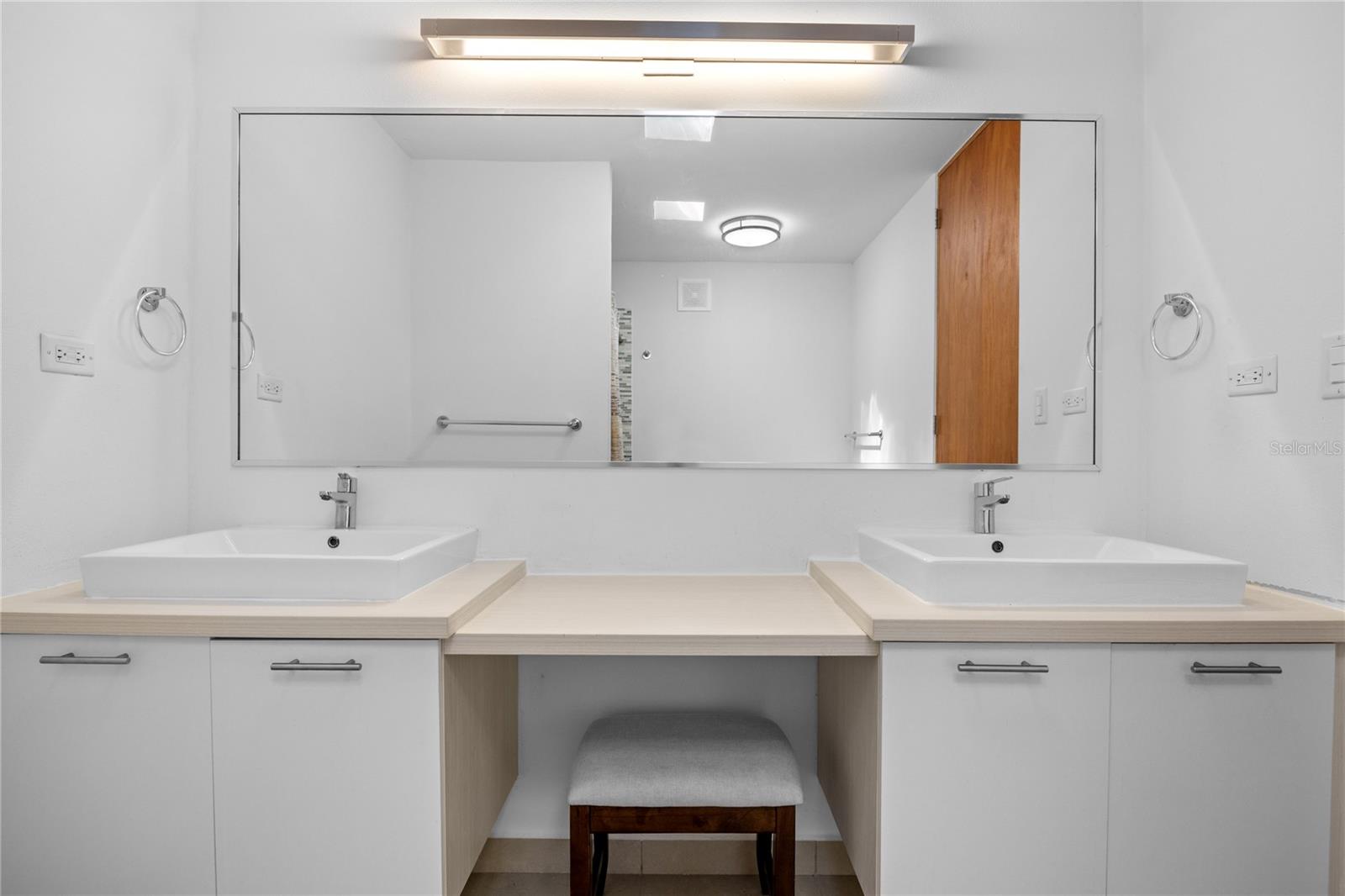 11 MONT REAL ST. #14