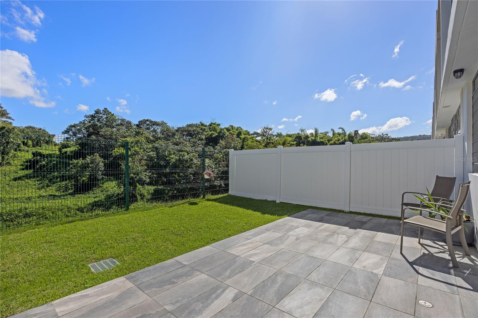 11 MONT REAL ST. #14