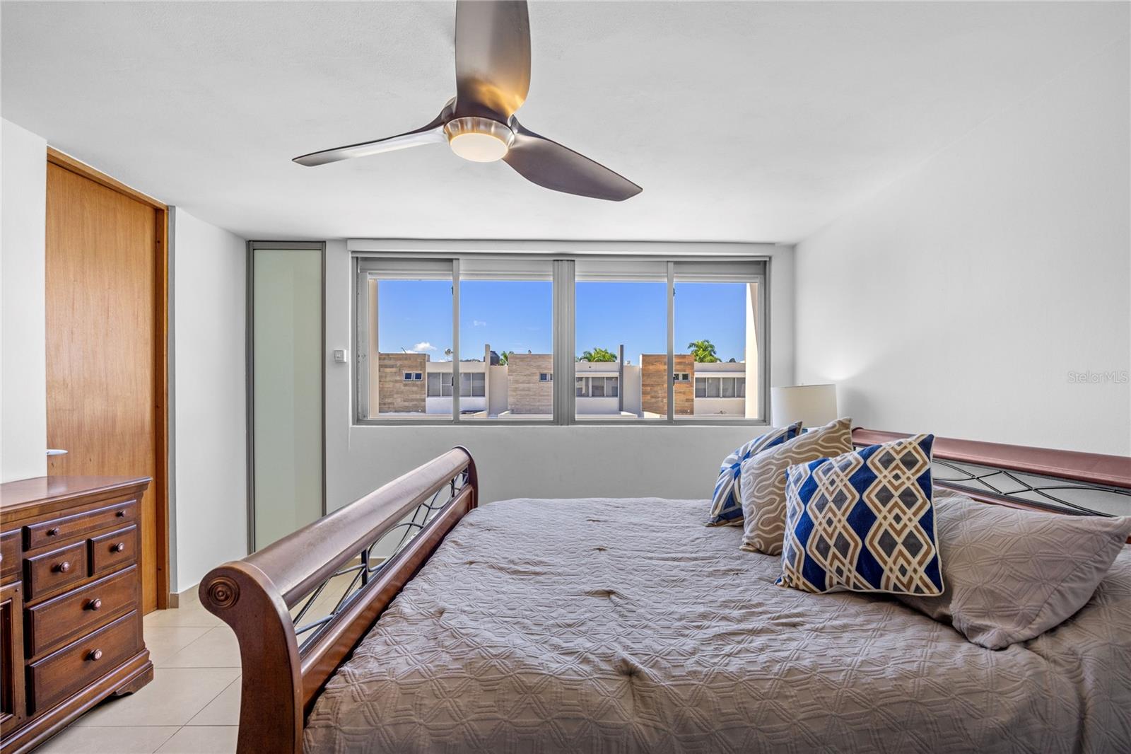 11 MONT REAL ST. #14