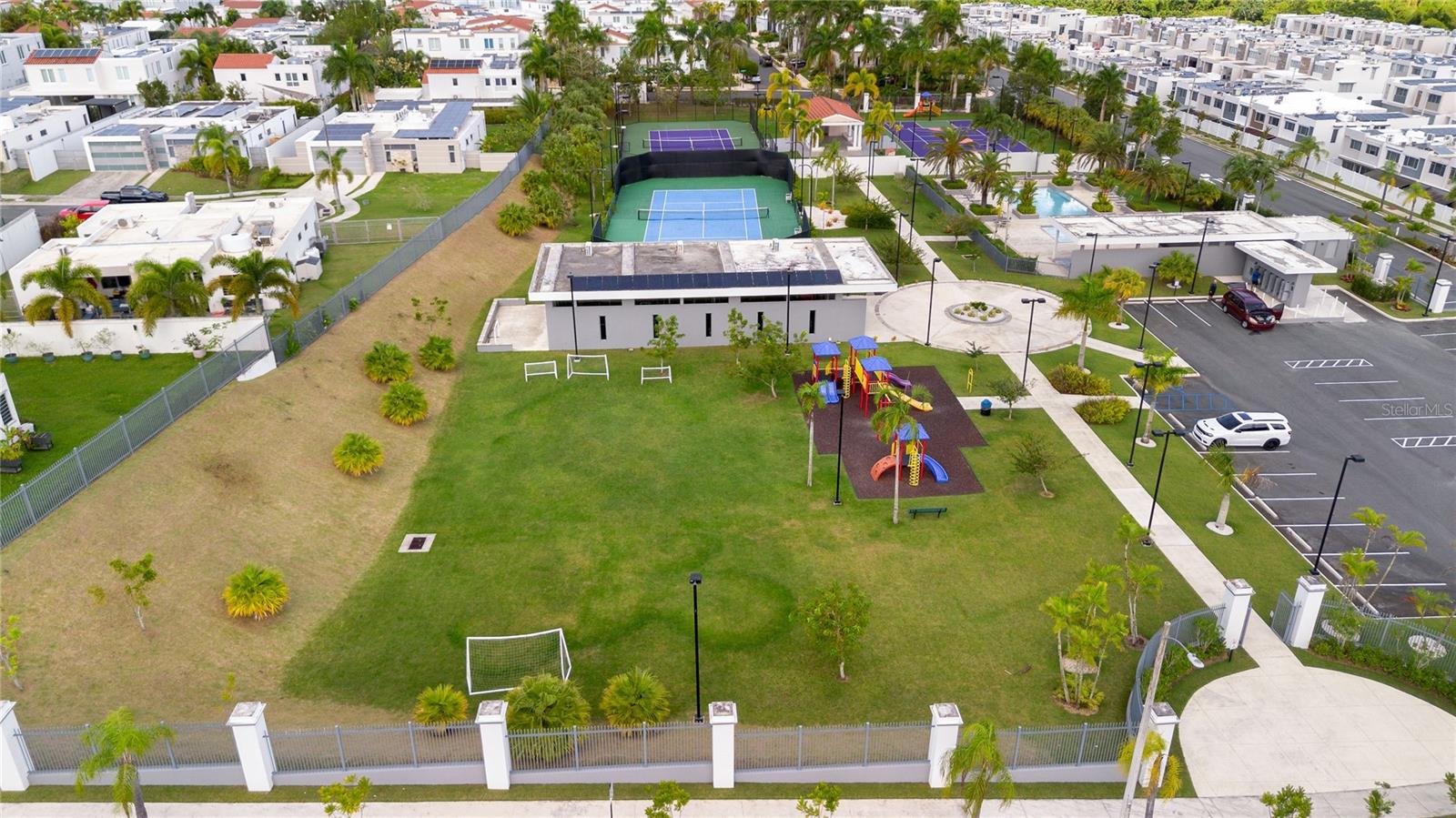 11 MONT REAL ST. #14