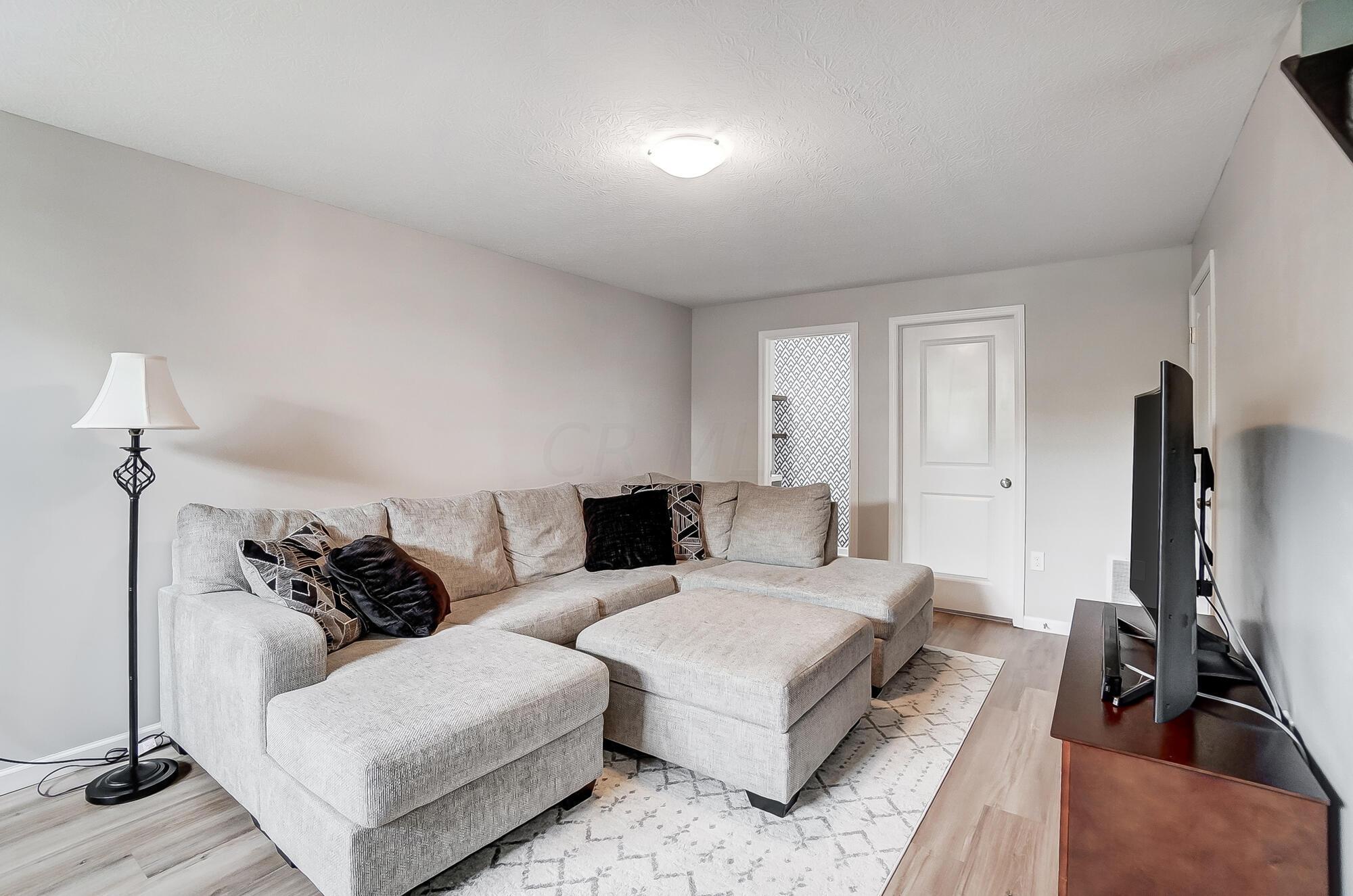 5524 Sentinel Falls Street, Unit 4