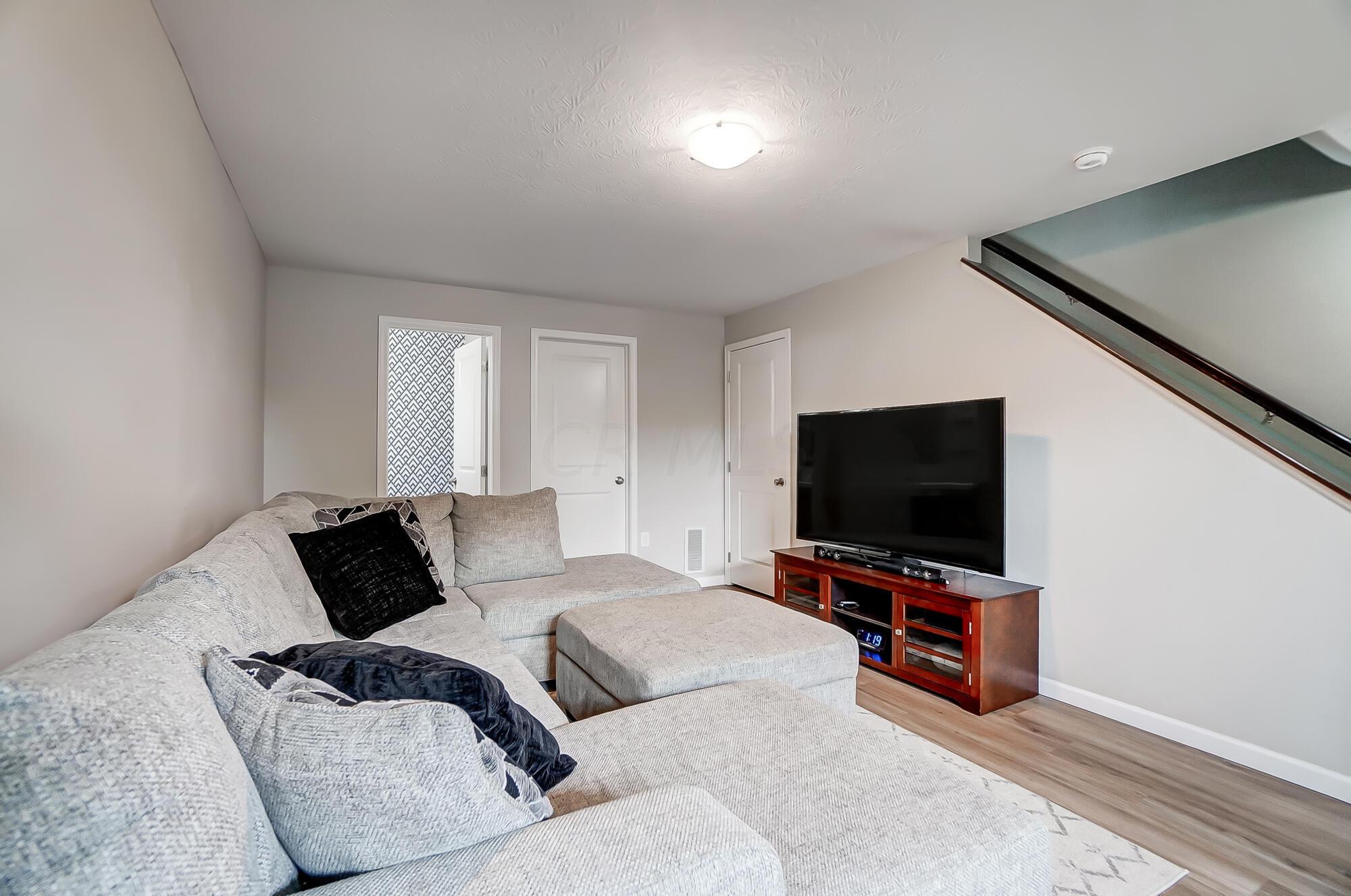 5524 Sentinel Falls Street, Unit 4