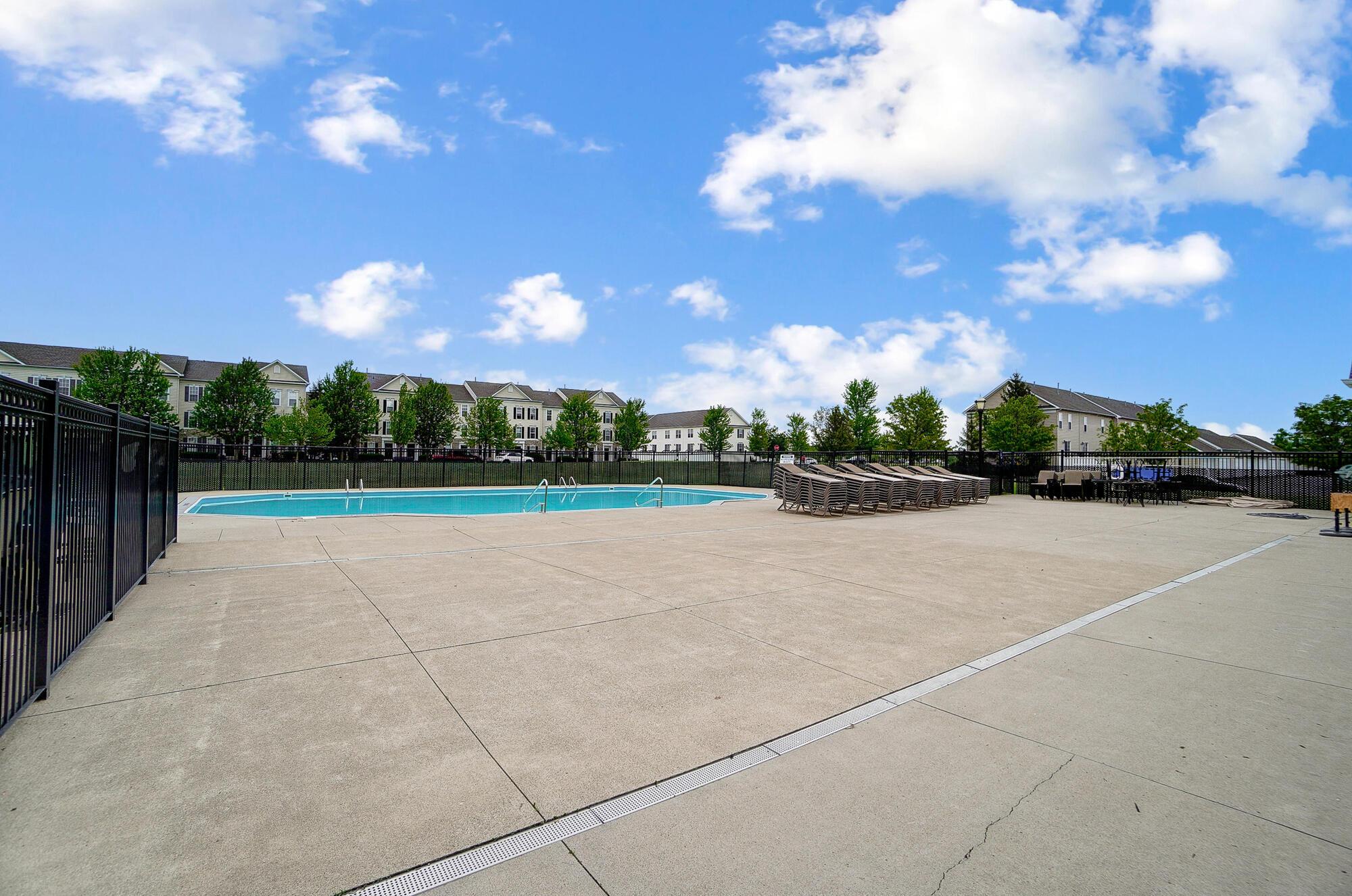 5524 Sentinel Falls Street, Unit 4