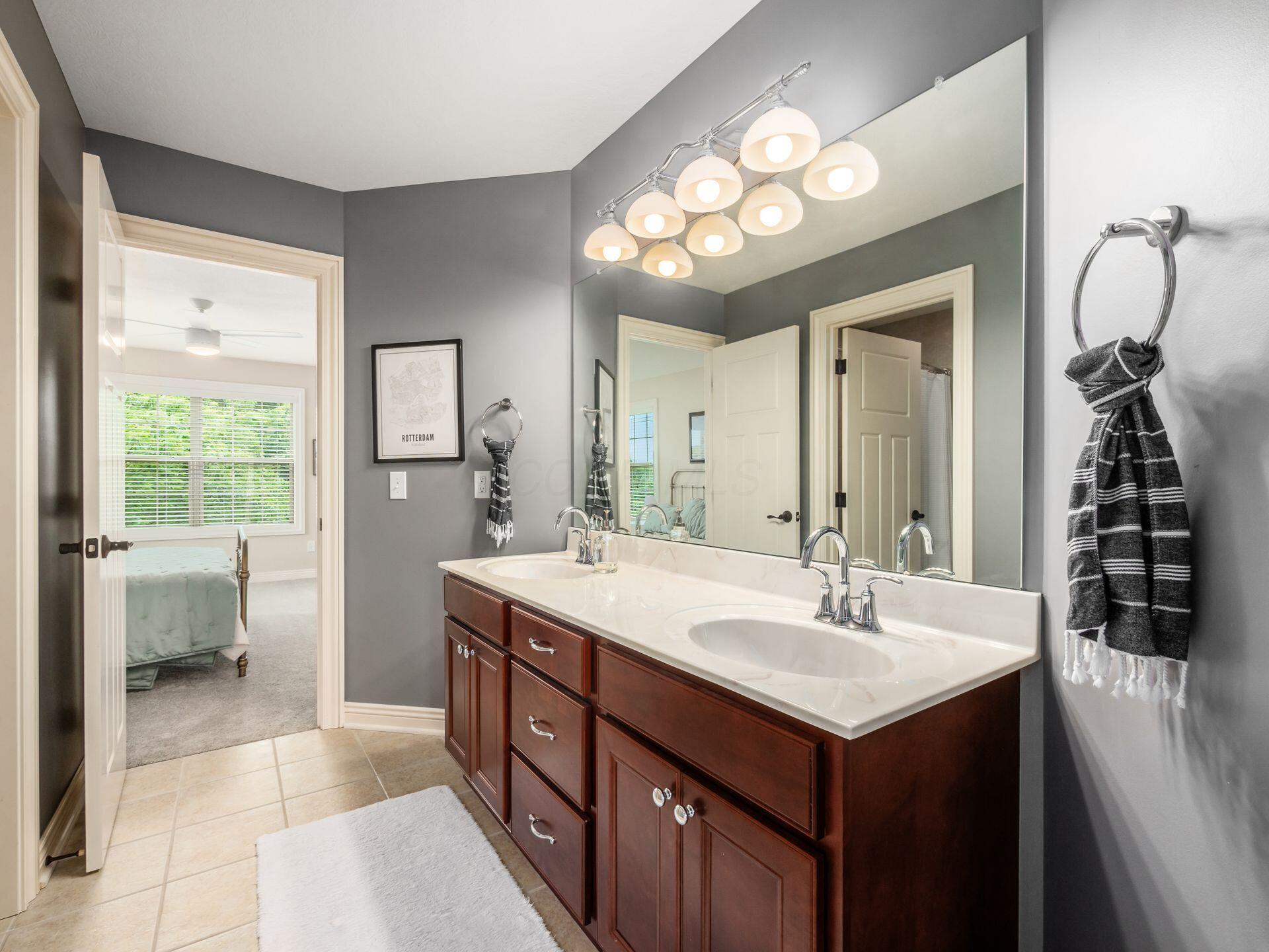5808 Glendavon Loop