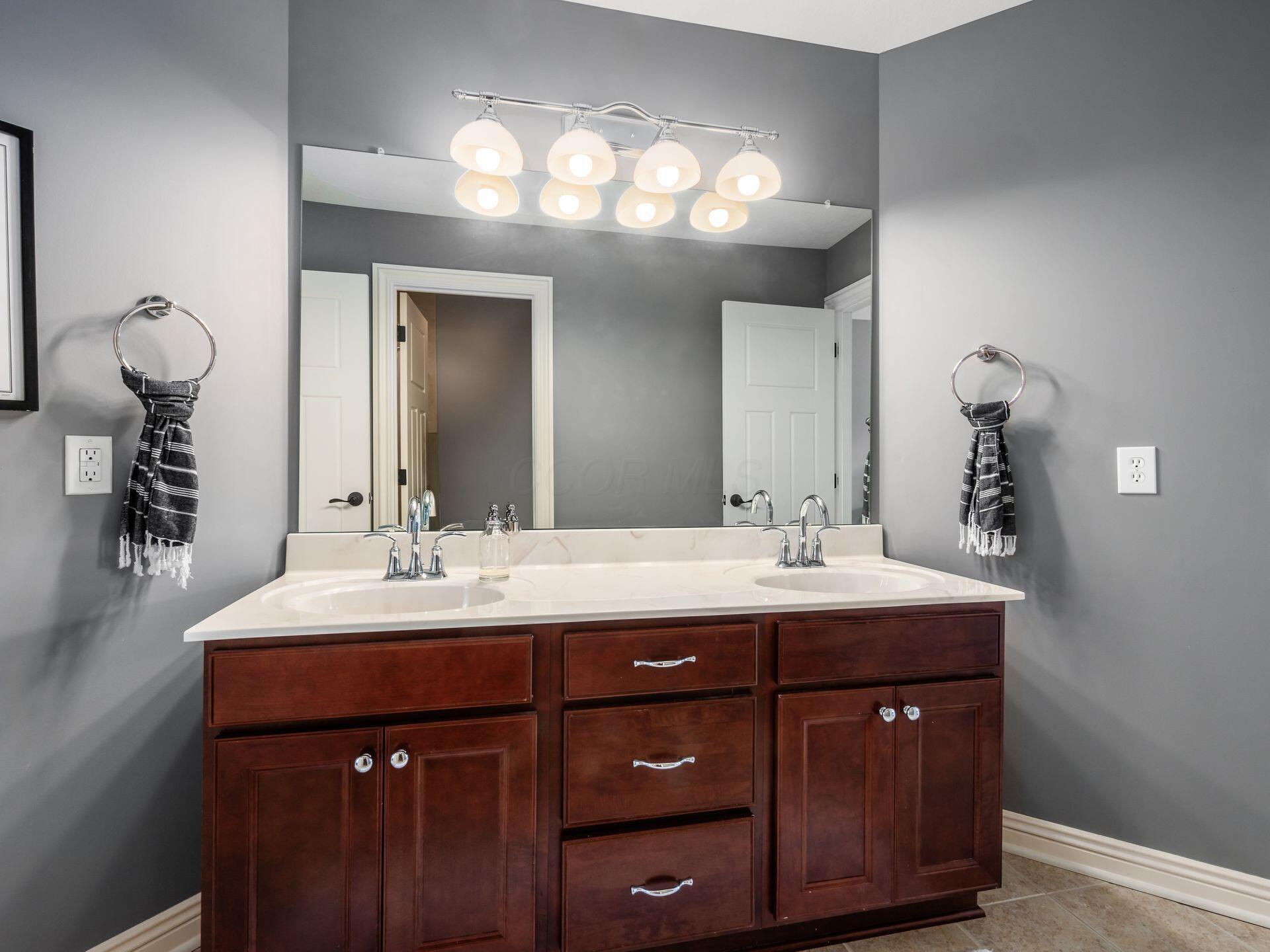 5808 Glendavon Loop