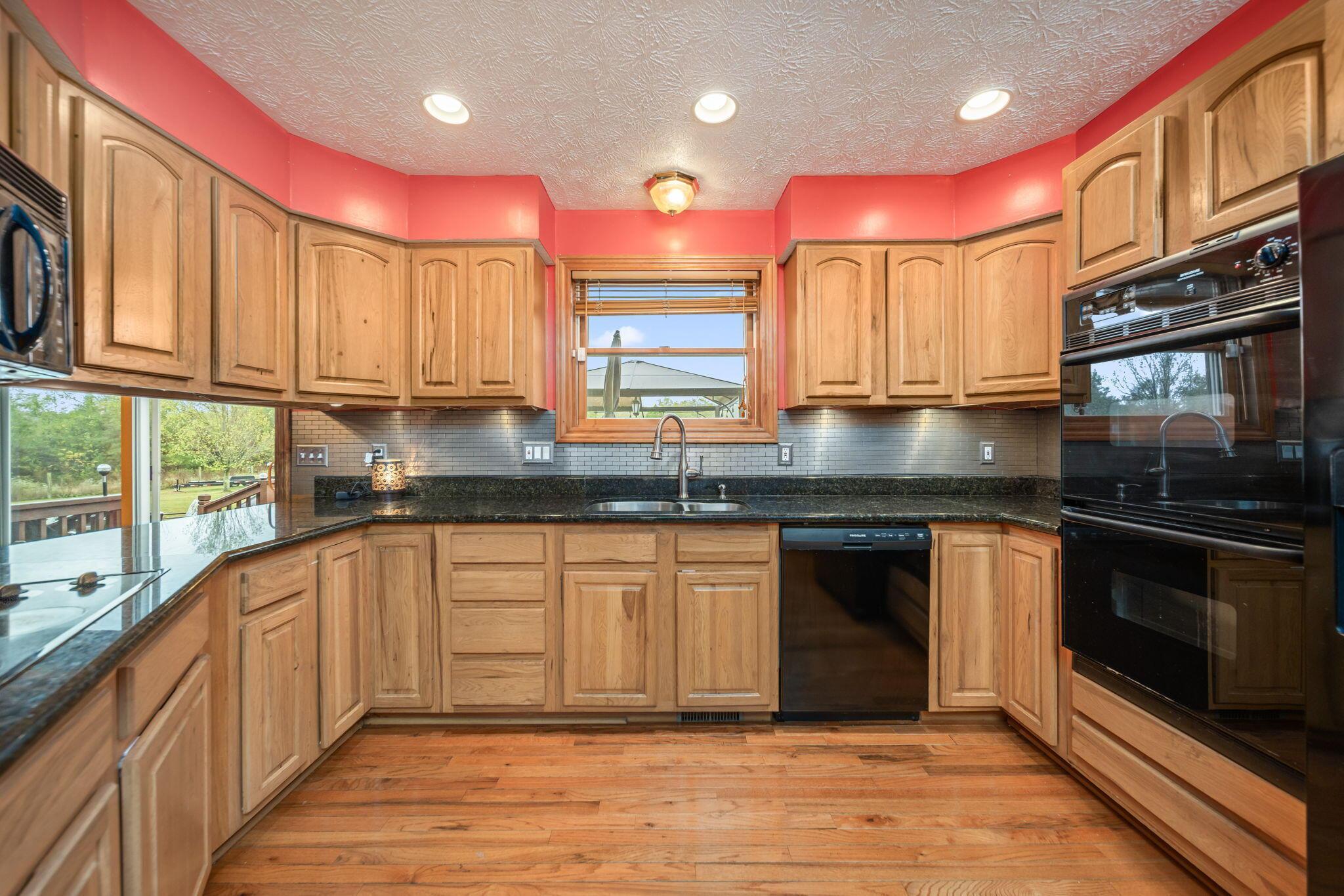 828 County Rd 142 S