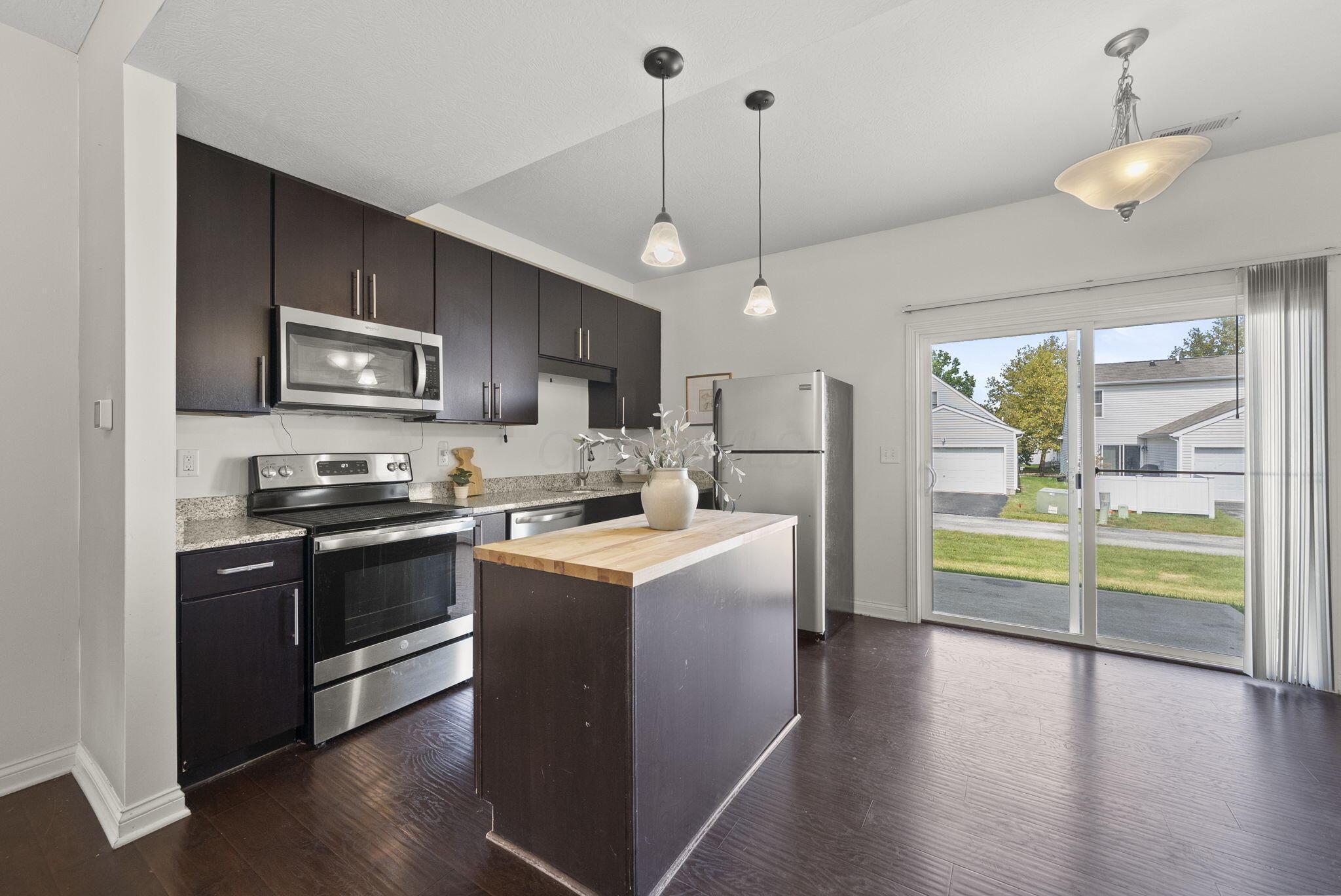 6192 Brassie Avenue, 405
