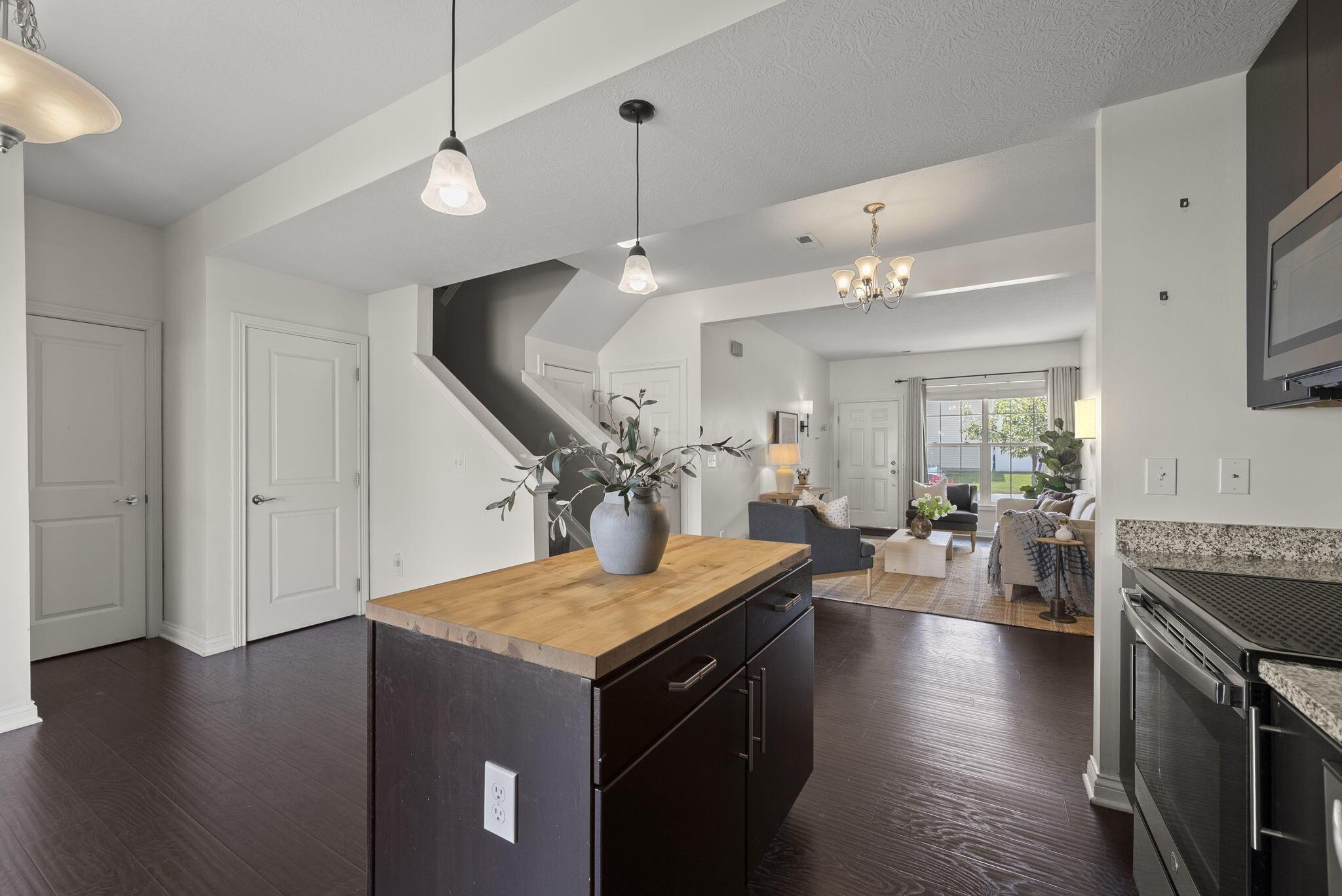 6192 Brassie Avenue, 405