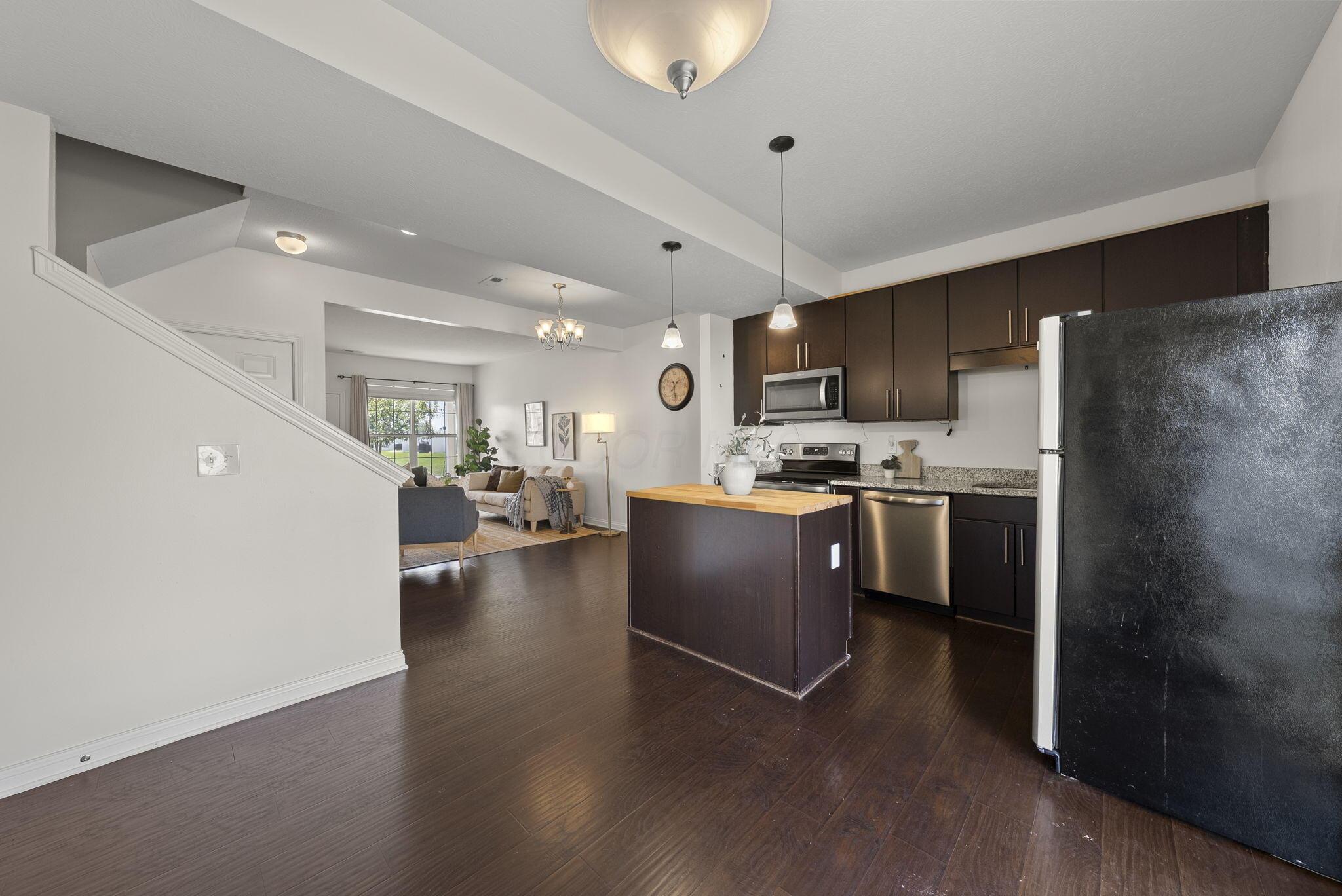 6192 Brassie Avenue, 405