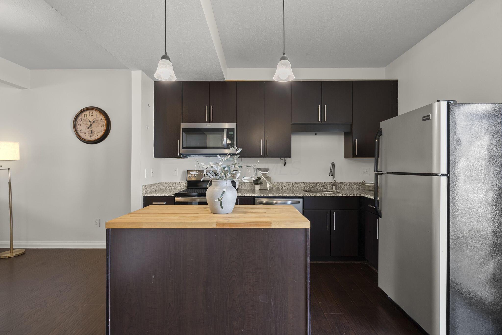 6192 Brassie Avenue, 405