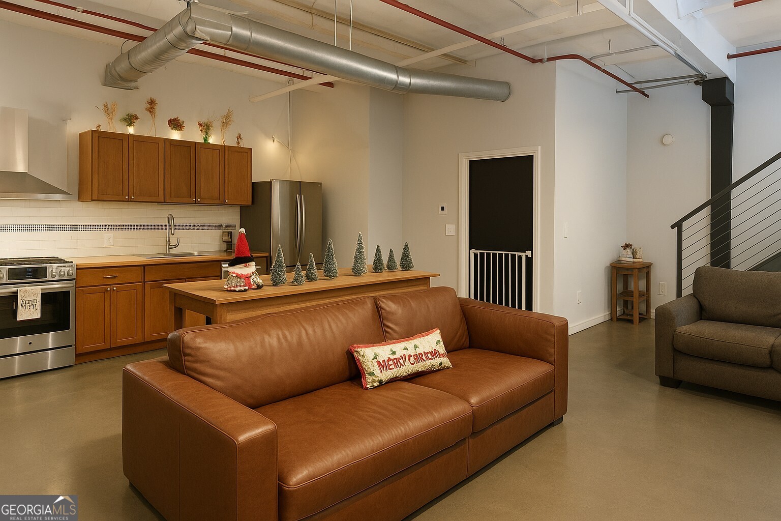 585 White Circle # 17