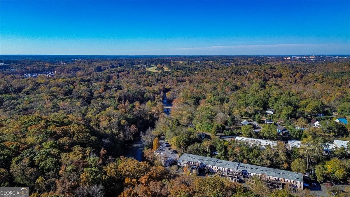 585 White Circle # 17