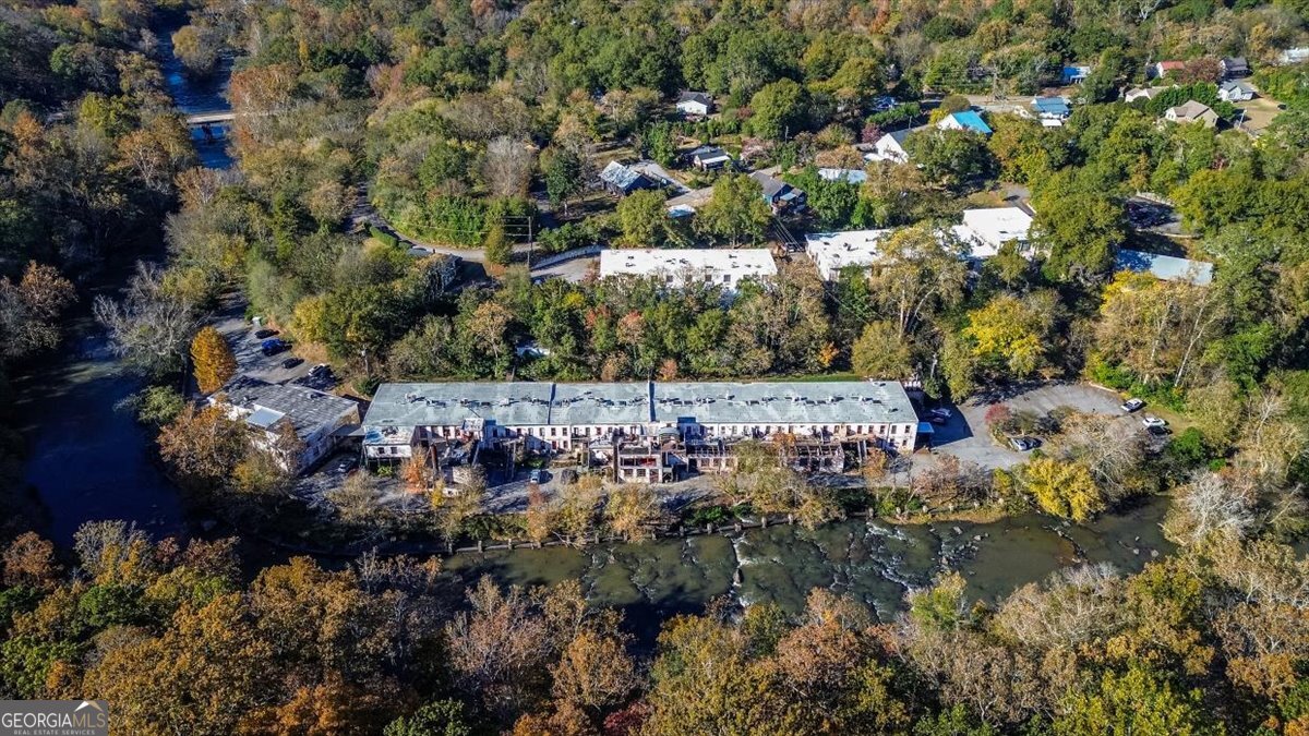 585 White Circle # 17