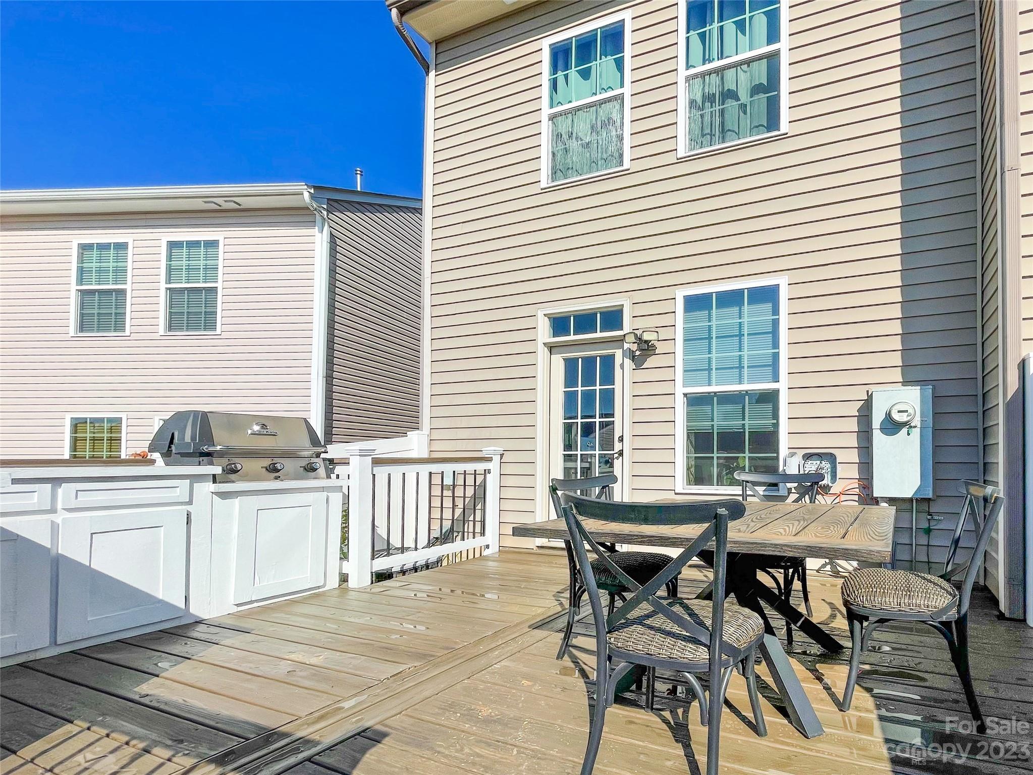 6948 Colonial Garden Drive