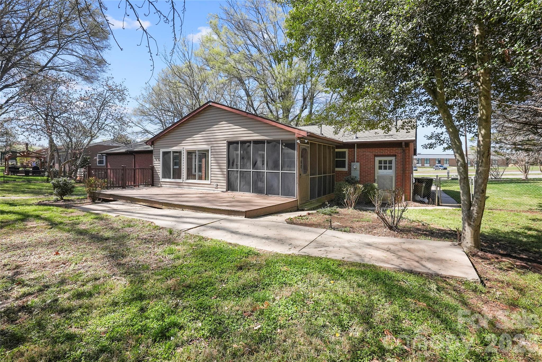 846 S Magnolia Street