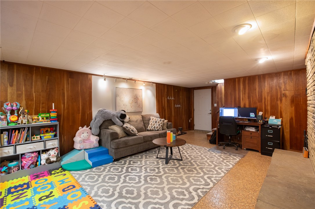 215 Wheatland Rd
