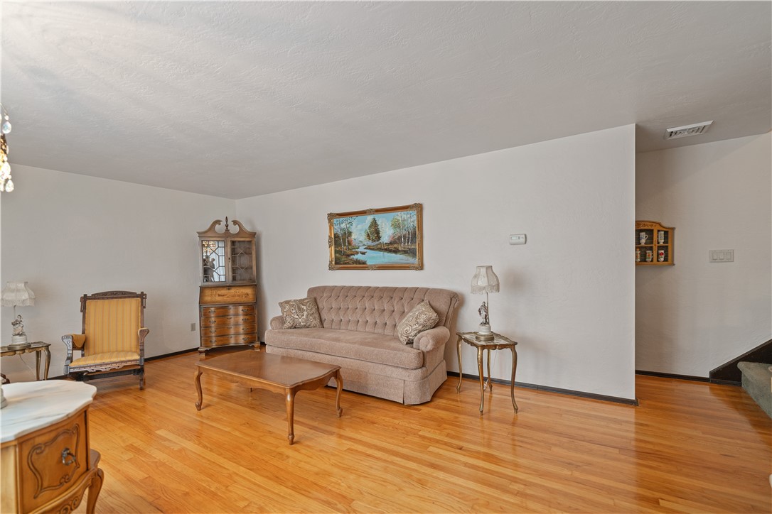 111 Lohengrin Dr.