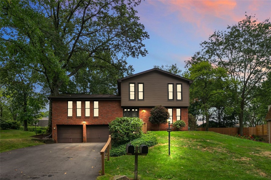 9905 W Moccasin Trl