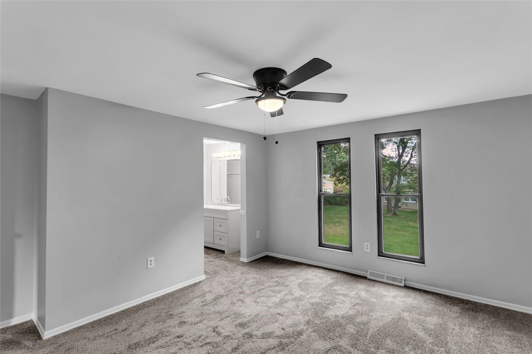 9905 W Moccasin Trl