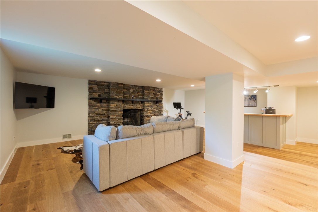 2420 Thomas Dr