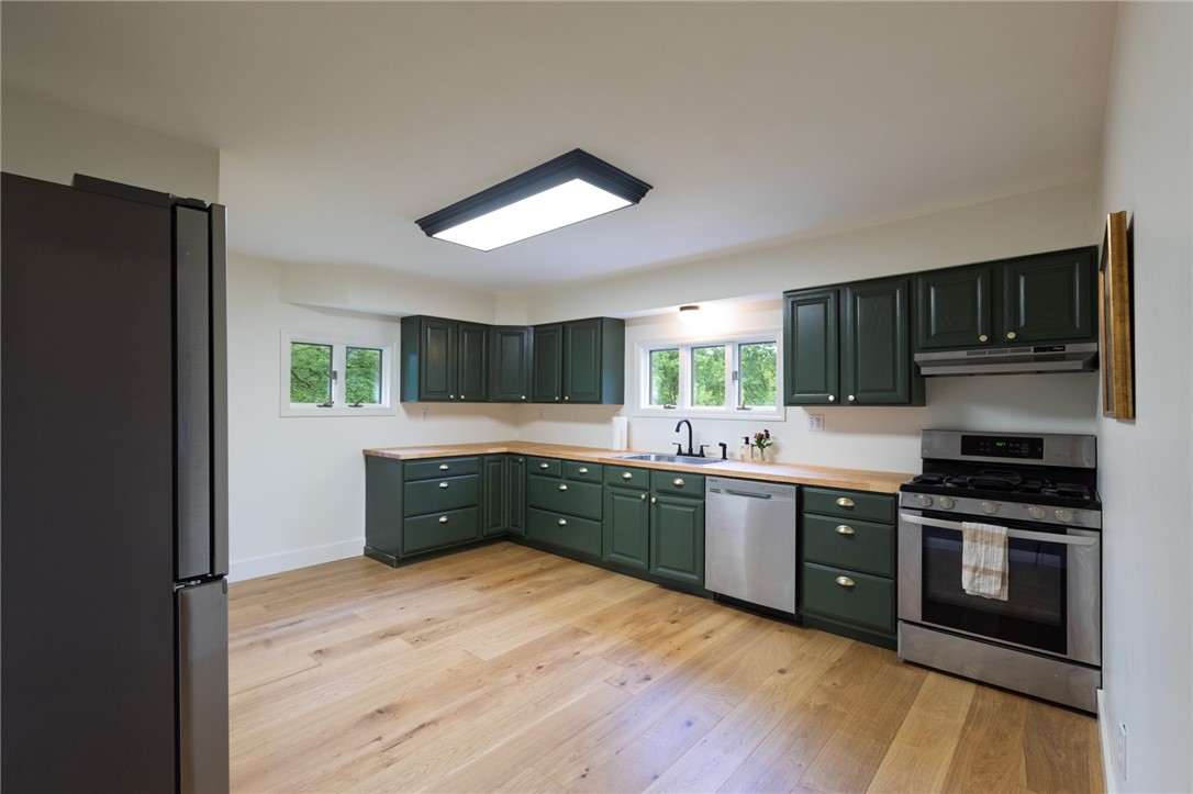 2420 Thomas Dr