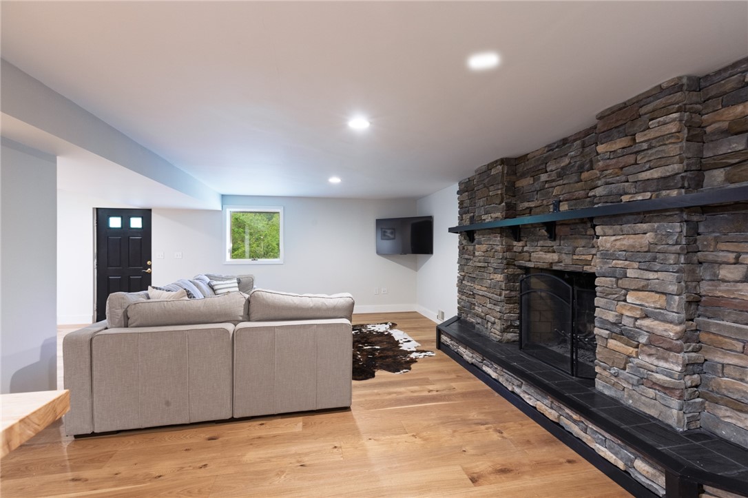 2420 Thomas Dr
